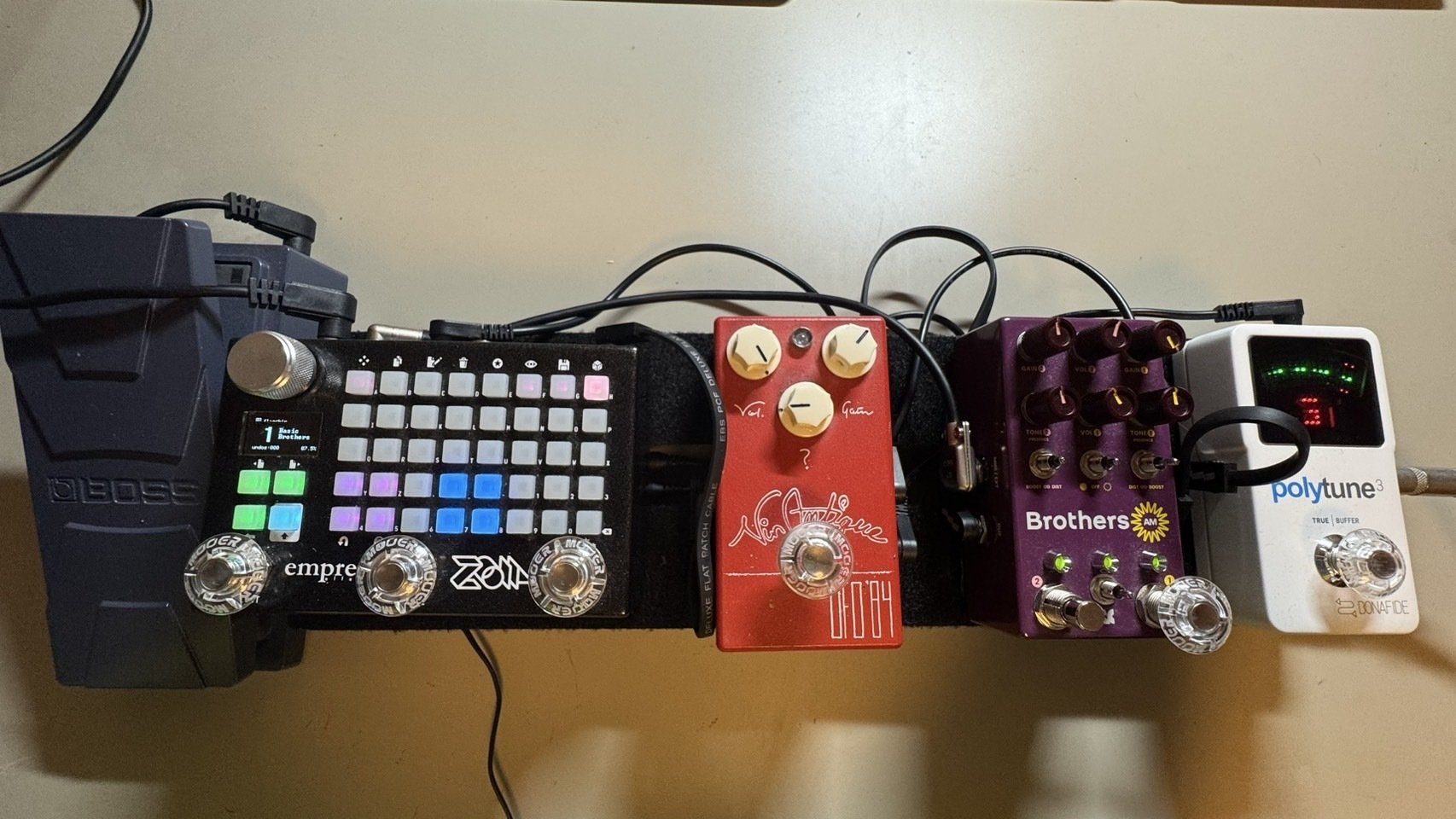 ZOIAを核にすえたミニマムなエフェクターボード｜いぬねこ