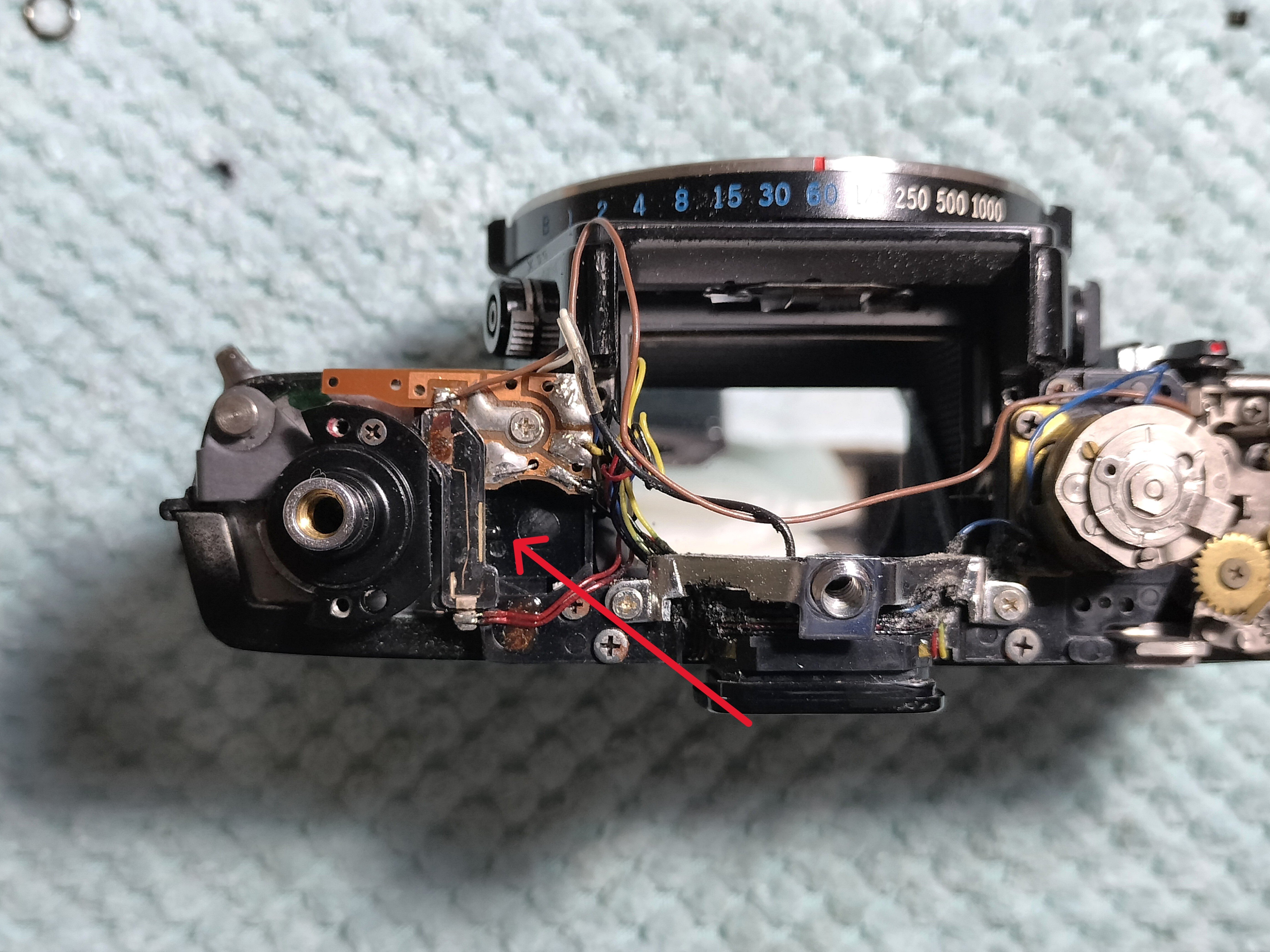 Olympus OM-1 露出計の交換｜フィルムカメラ修理のアクアカメラ