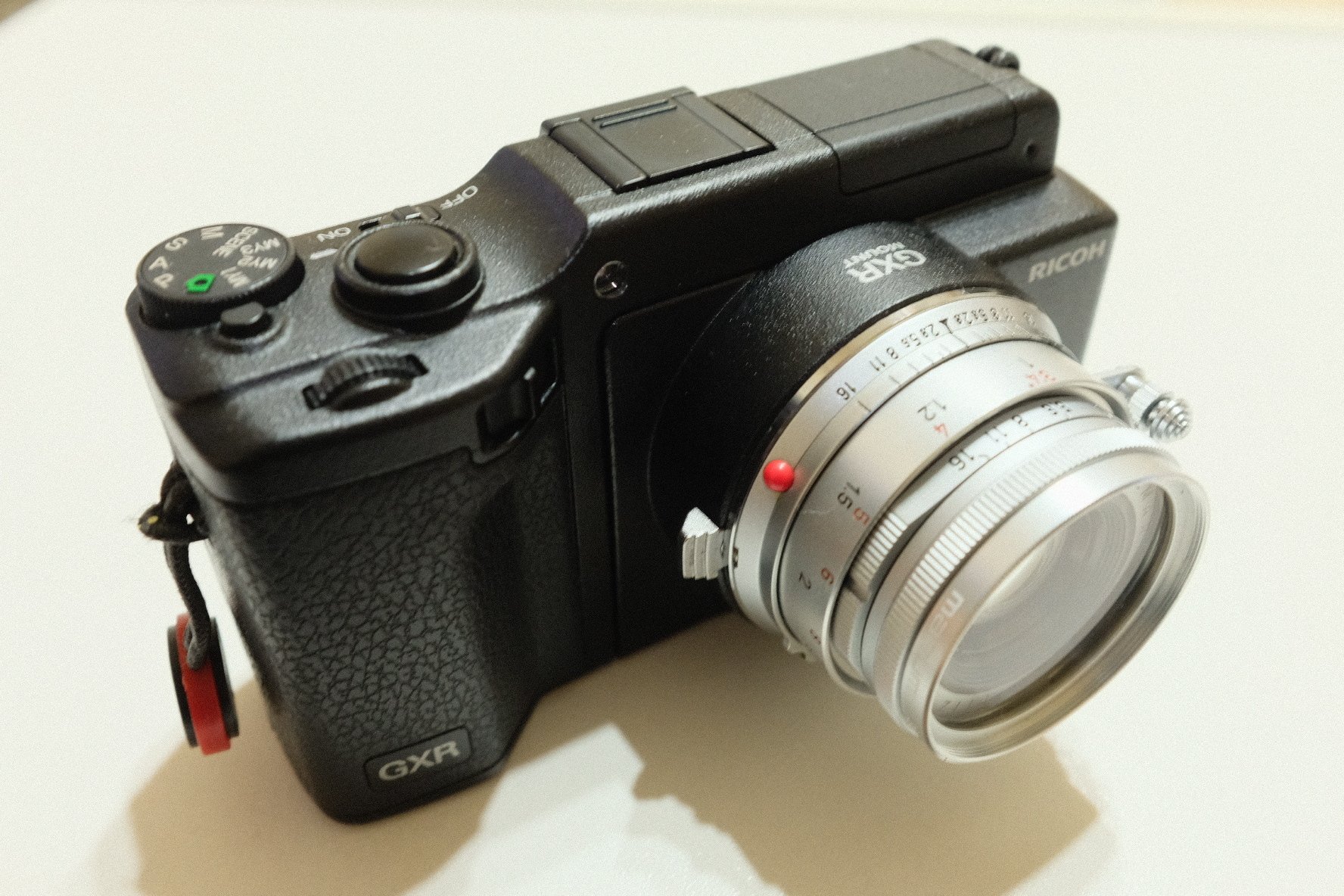 Ricoh GXRでのマニュアル撮影には外付けビューファインダーが必須です