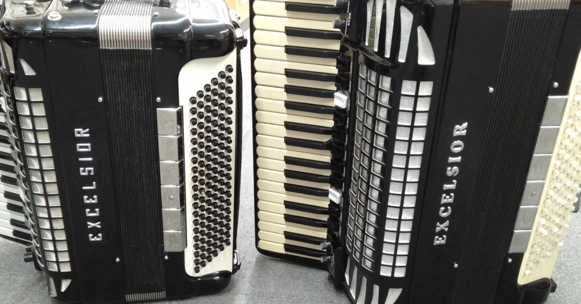 ヴィンテージEXCELSIOR .mod400アコーディオン 41鍵盤マイク内蔵