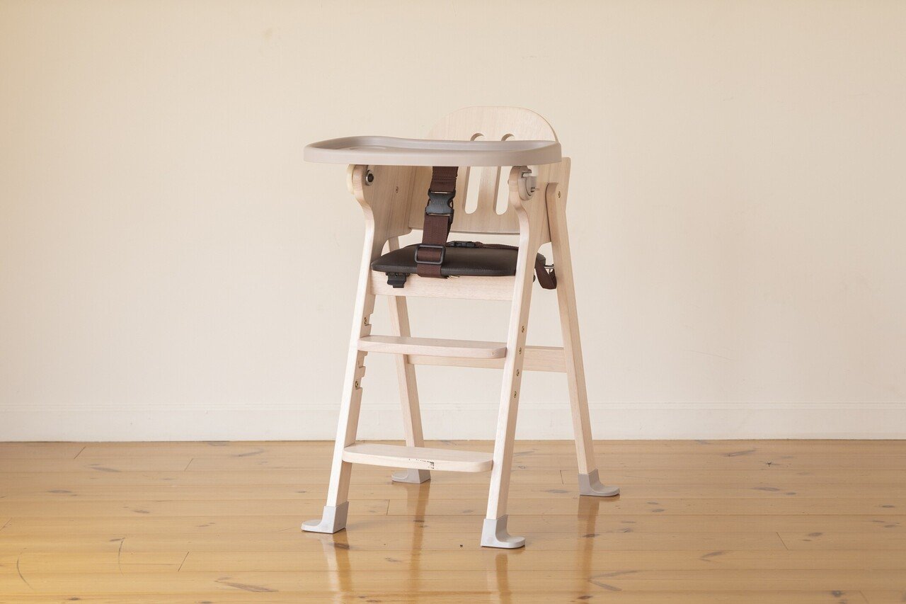 ベビーチェア徹底解説《Vol.1》】乗せ降ろしラクラクな木製ハイチェア