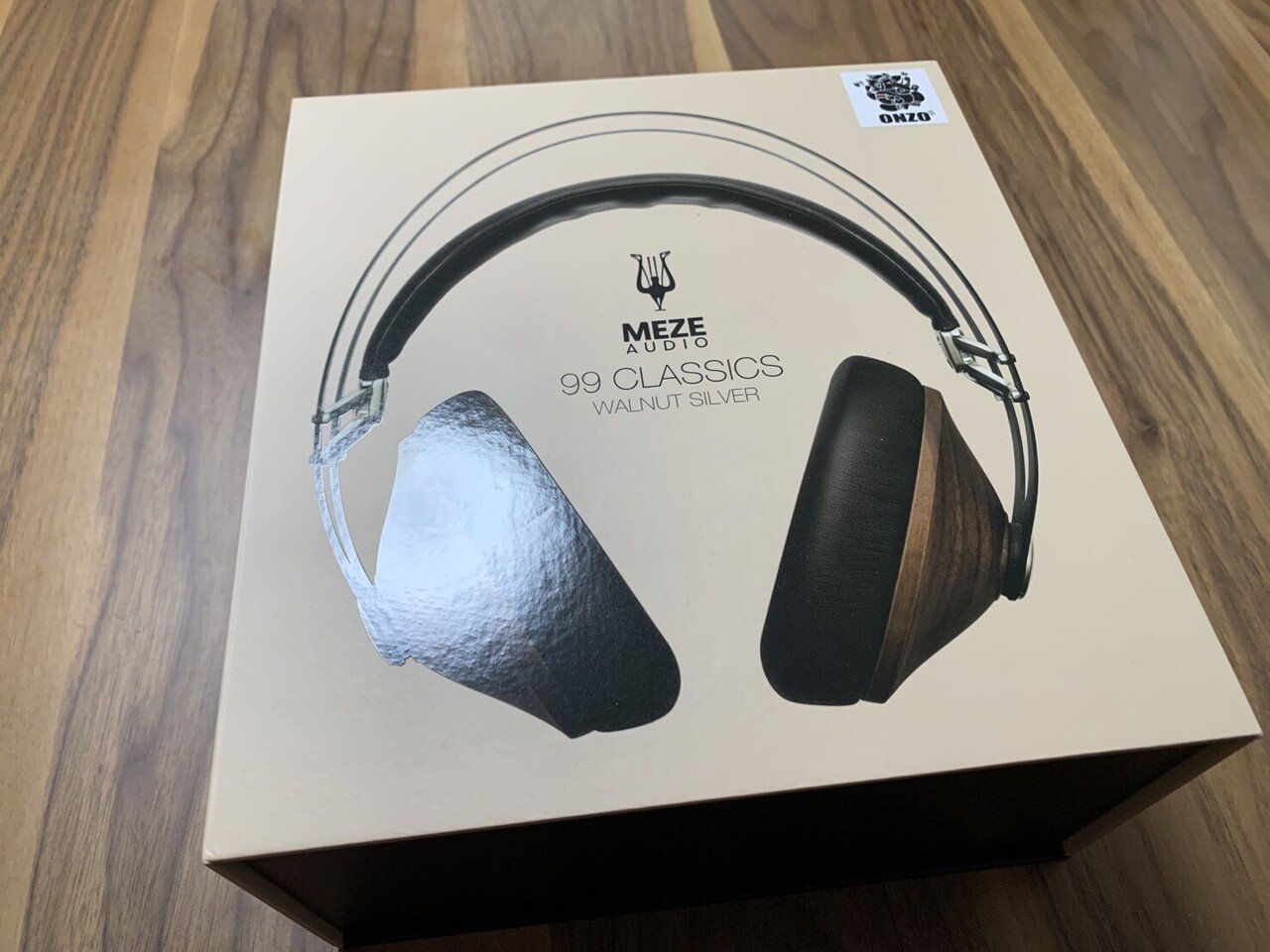 圧倒的に素晴らしい装着感と存在感！Meze Audio 99 Classicsをレビュー