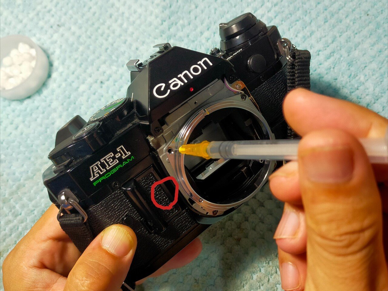 Canon AE-1 PROGRAMの分解｜フィルムカメラ修理のアクアカメラ