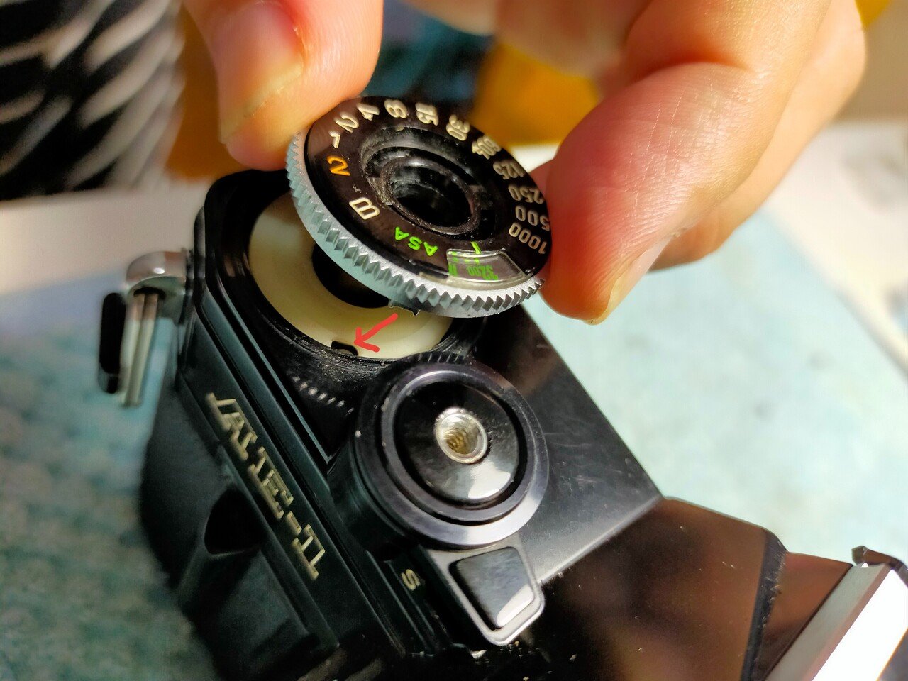 Canon AE-1の分解｜フィルムカメラ修理のアクアカメラ