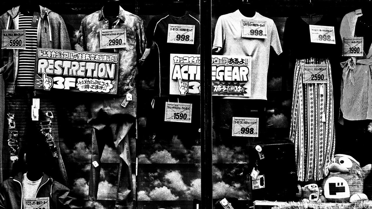 森山大道の写真集「ニュー新宿」は、「俗」と「クセ」が唯一無二。本質