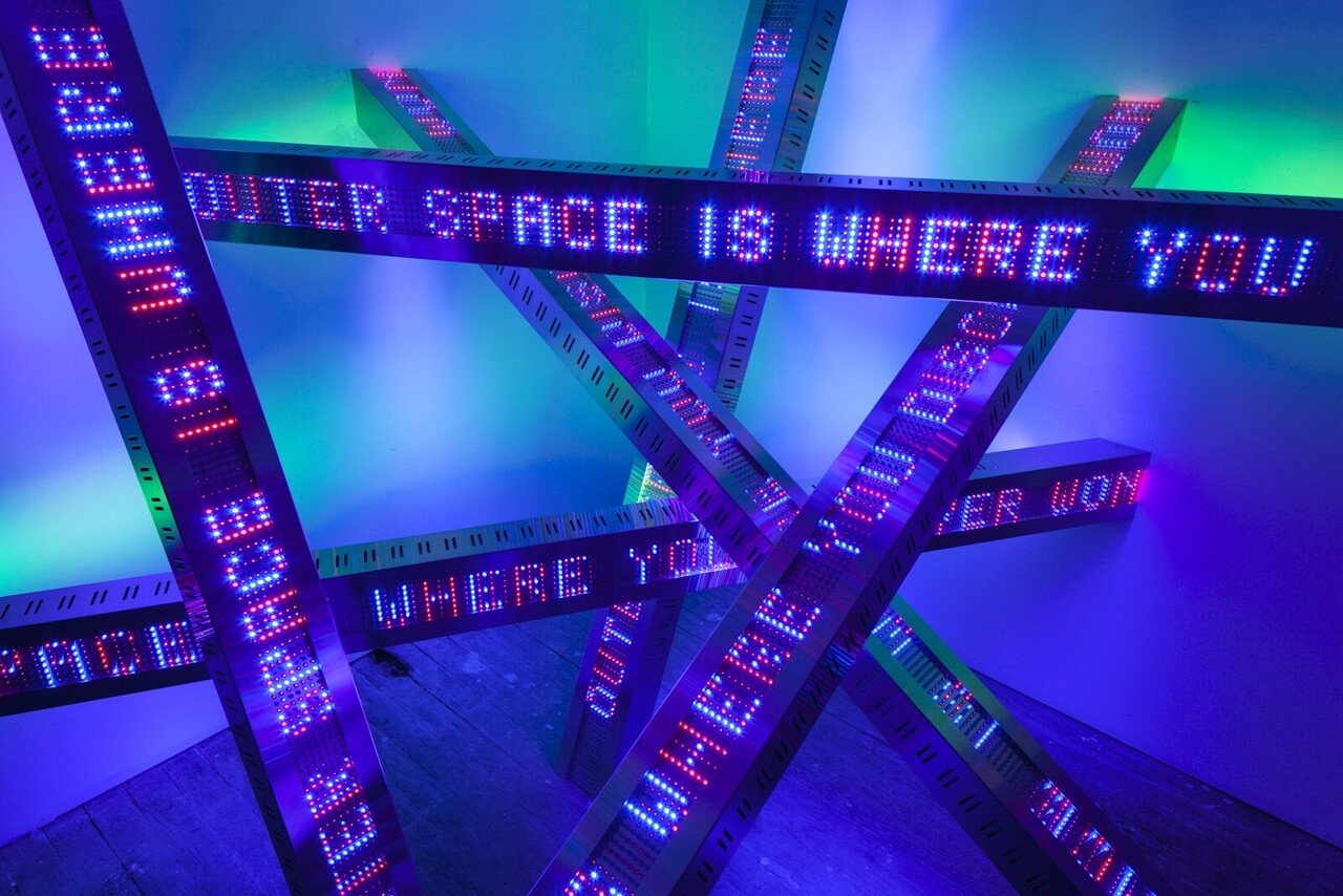 女性作家ジェニー・ホルツァーと言語｜artoday - chiaki