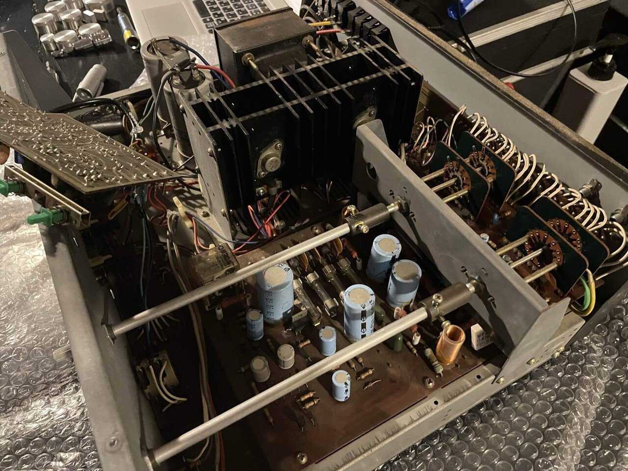 ビンテージ プリメインアンプ 1975年製のOTTO DCA-701｜Shinya Fujita