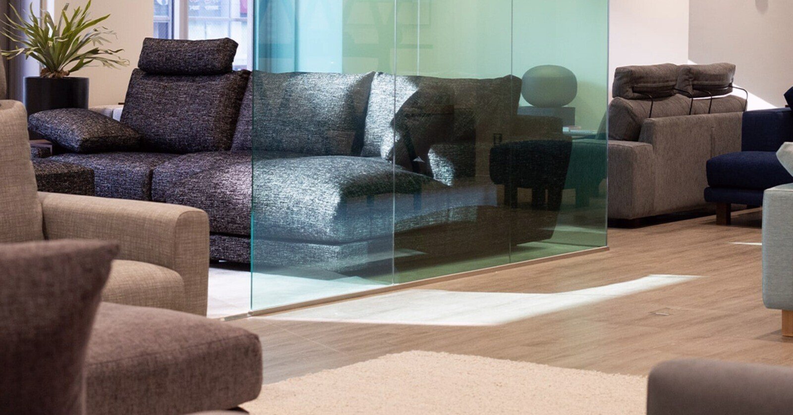 今、ショールームにて人気があるソファは？ スタッフに聞いてみました