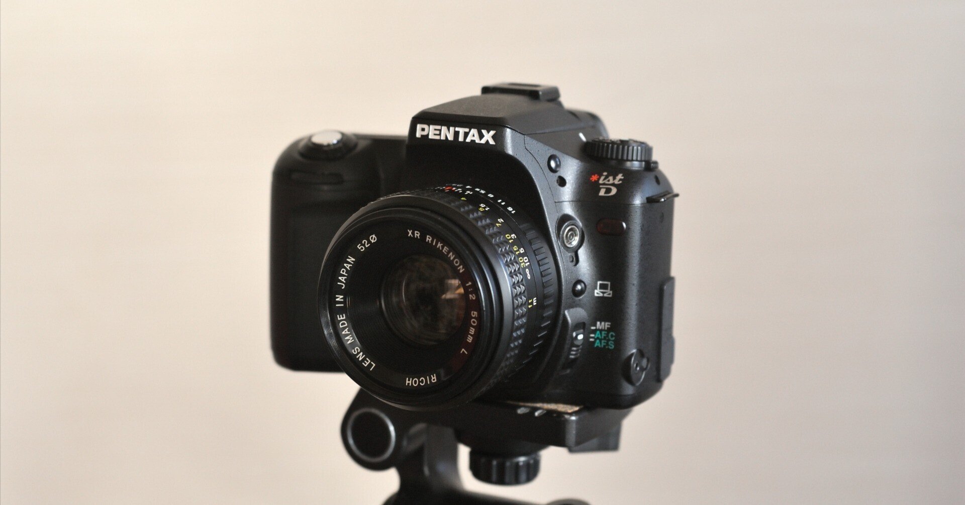 PENTAX *ist D。初代ペンタックスデジタル一眼レフの核心｜Sven.