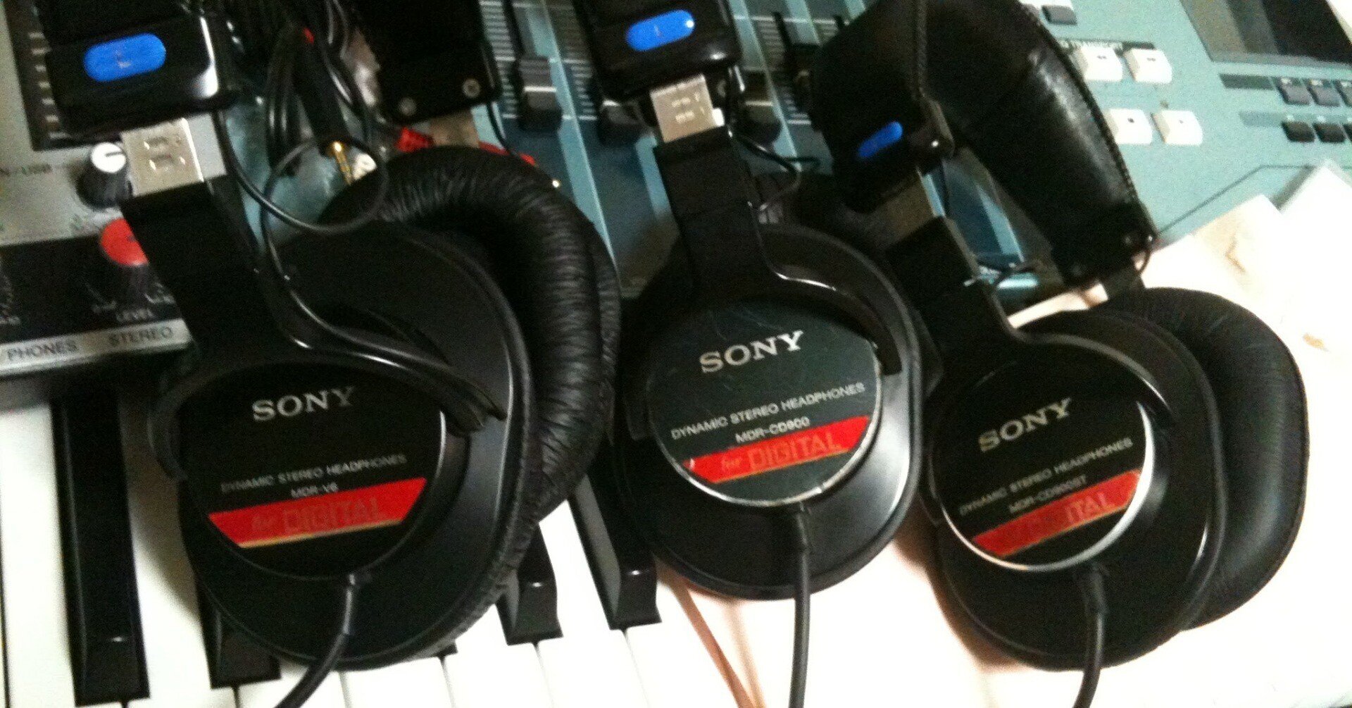 ソニーのロングセラーモニターヘッドホン「MDR-CD900ST」についての