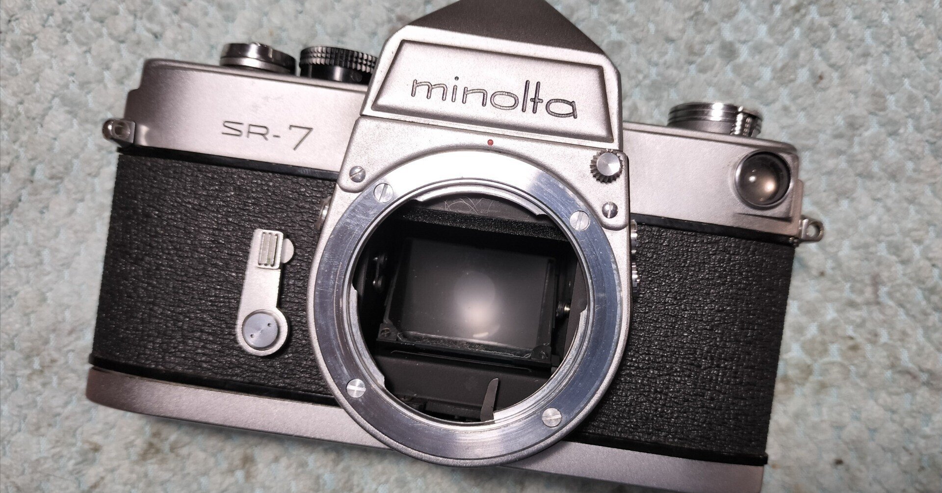 Minolta SR-7の分解｜フィルムカメラ修理のアクアカメラ