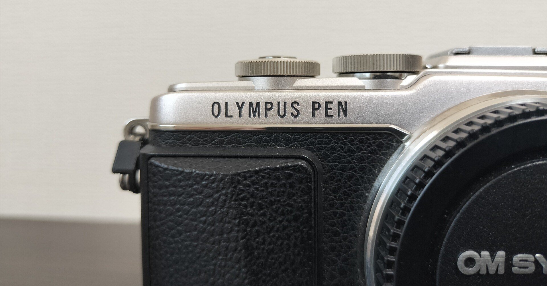 巷で流行りのミラーレスカメラ買いました / OLYMPUS, OM SYSTEM
