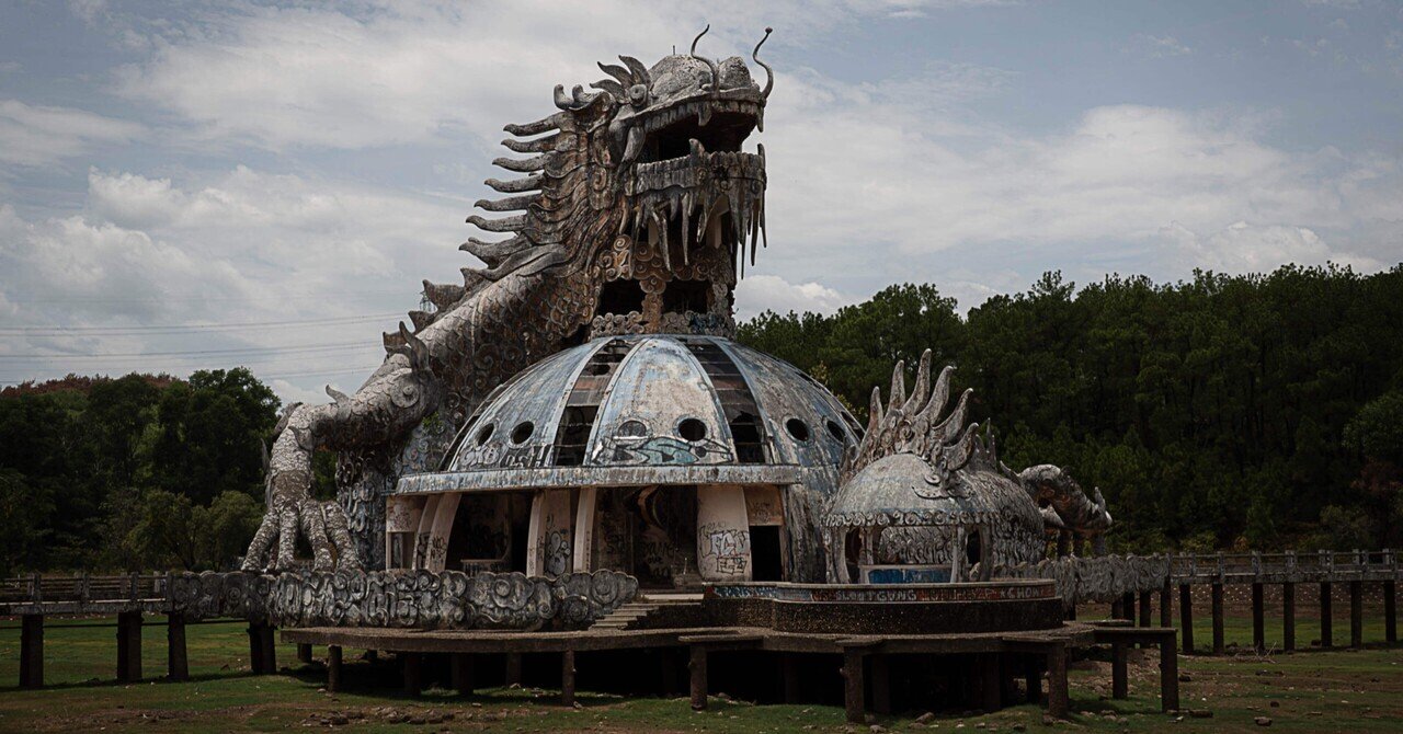 写真】水上の巨大廃墟(ベトナム フエ)｜ばちばちコリコリ軟骨から上げ