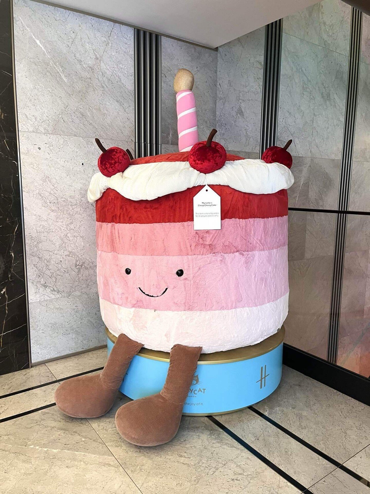 ジェリーキャットの故郷・ロンドンで爆買い！｜ハチ(ユリ)