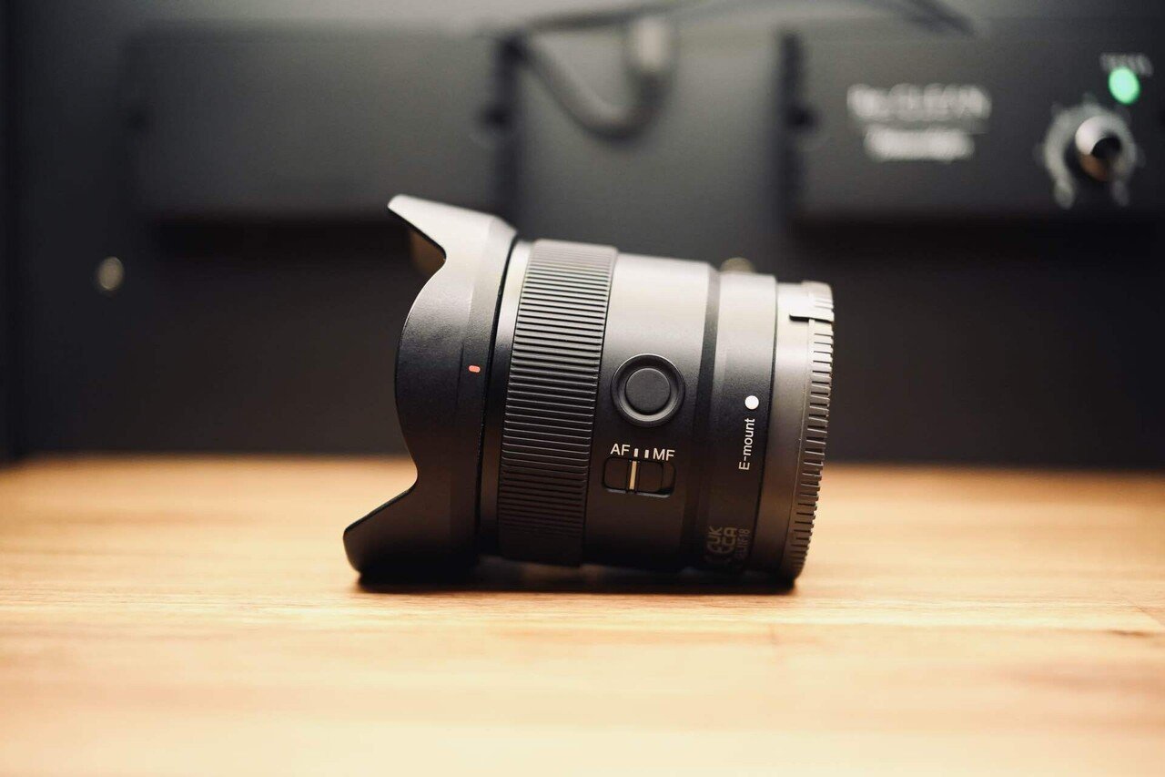 SONY E 11mm F1.8 | 使い手を選ぶ超広角格安レンズ｜KashiKoro