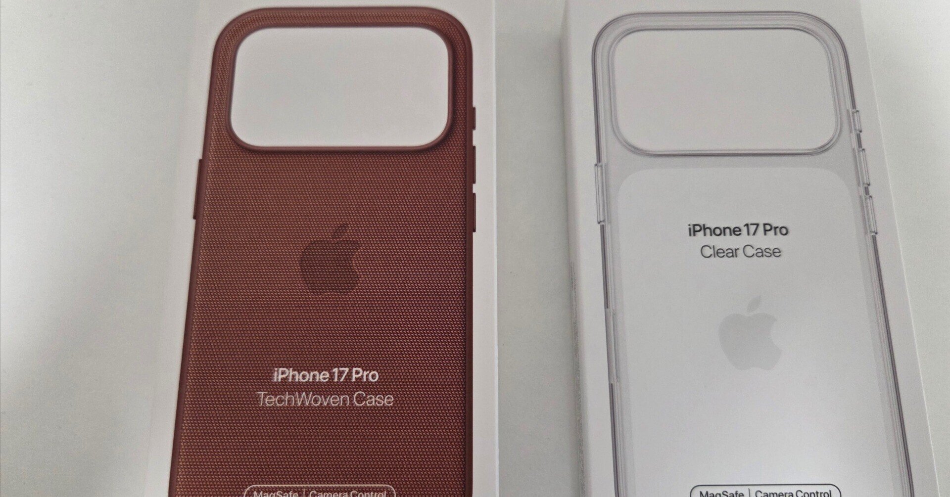 iPhone 17 Proのテックウーブンケースと純正クリアケースが届きました