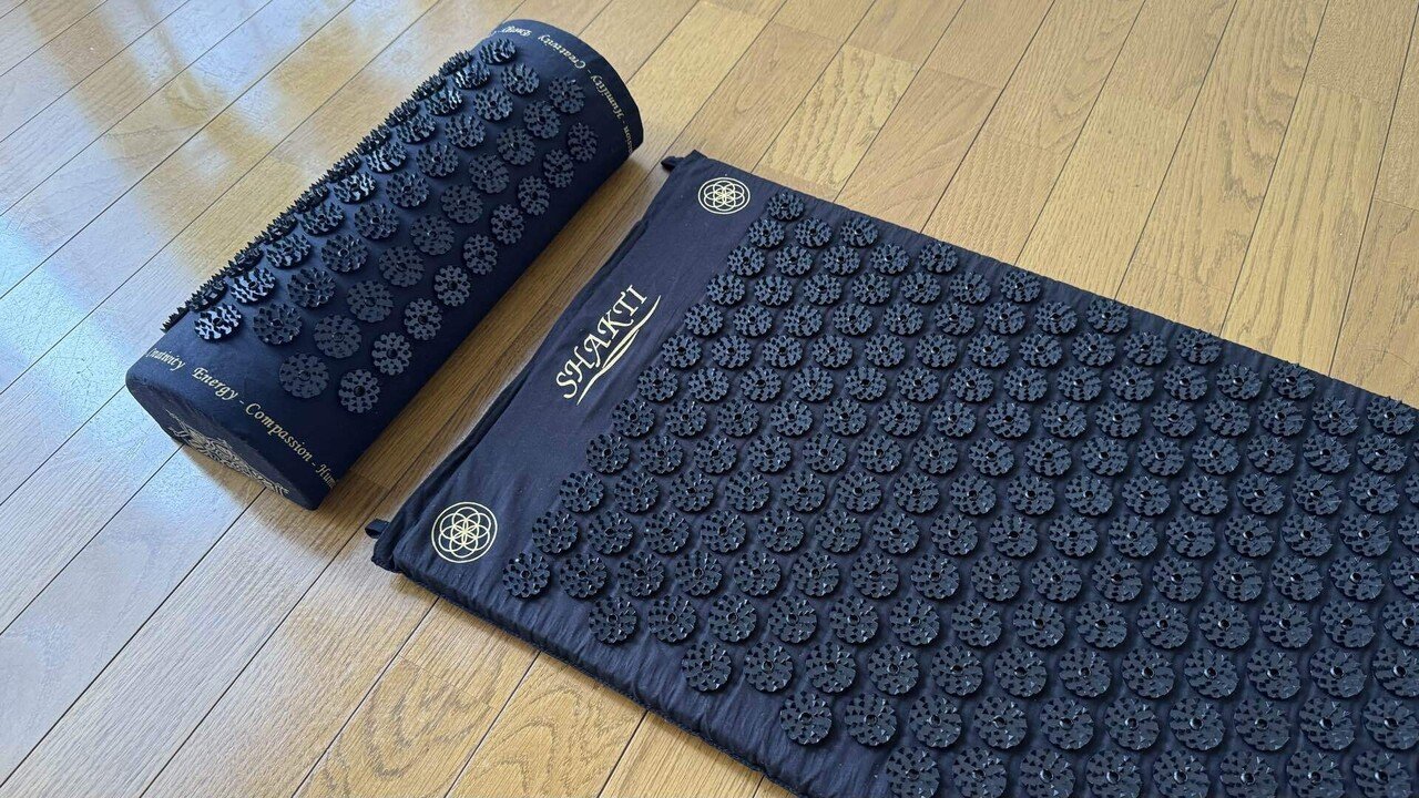 寝転ぶだけで整う？噂のシャクティマット試してみた｜鈴木陽子