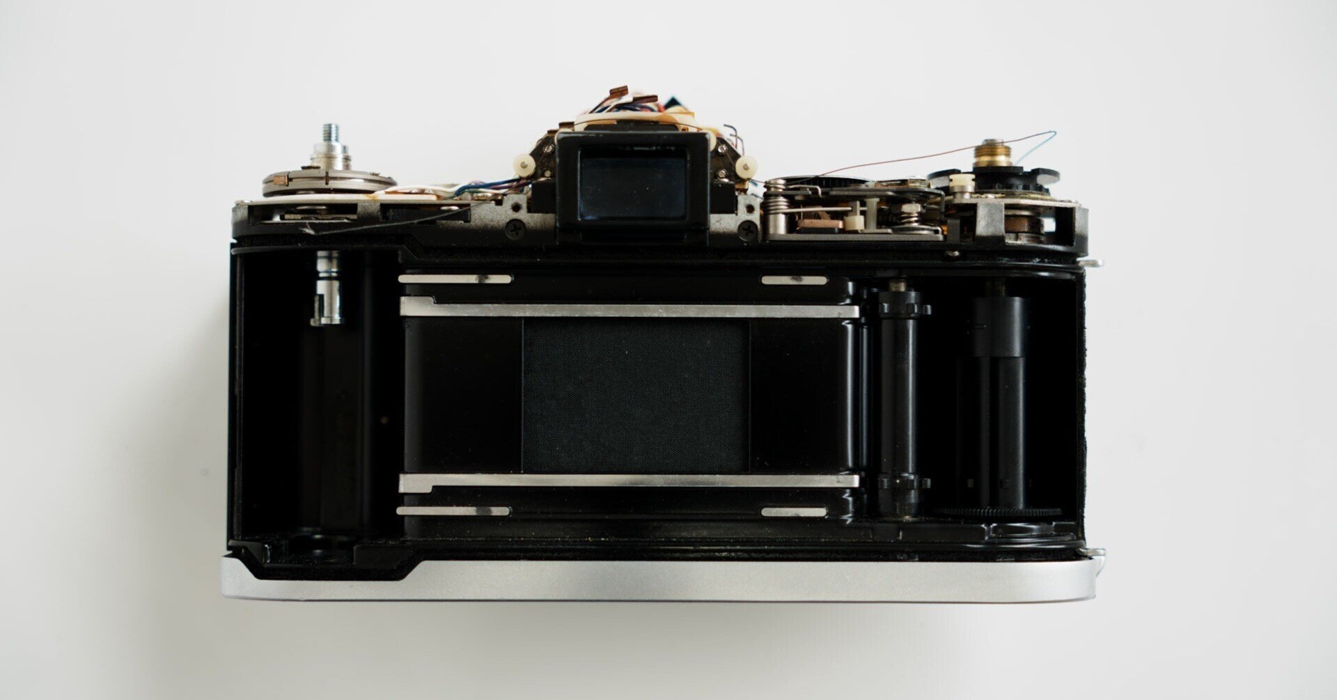 Canon AE-1 露出計連動ワイヤーの交換｜レトロカメララボ京都