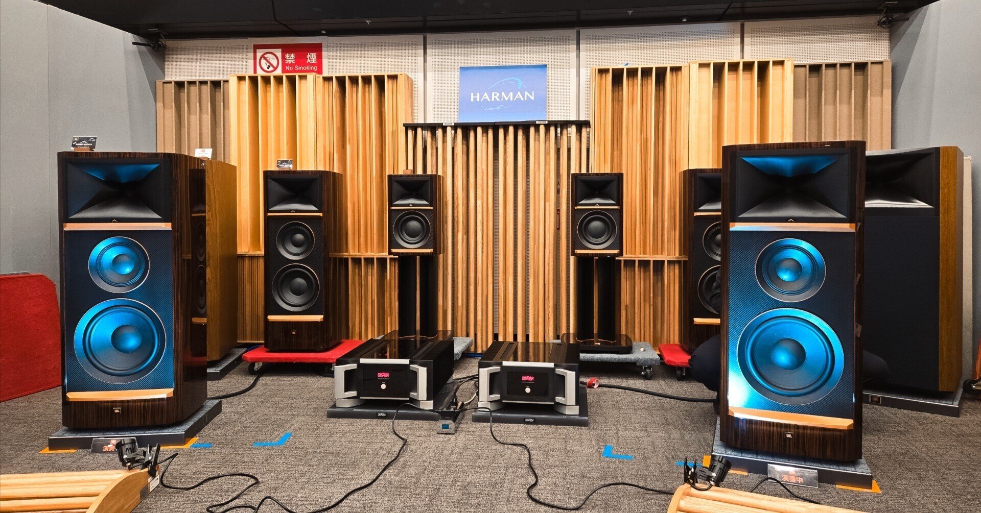 JBLはデカいが正義。青のバッフルが神。――インターナショナル