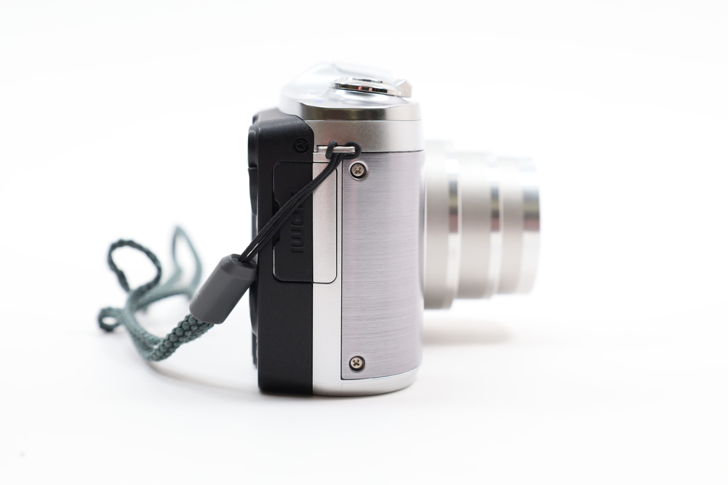 Olympus Stylus SZ-16 iHS 16MP 25–600mm Digital Camera - Silver