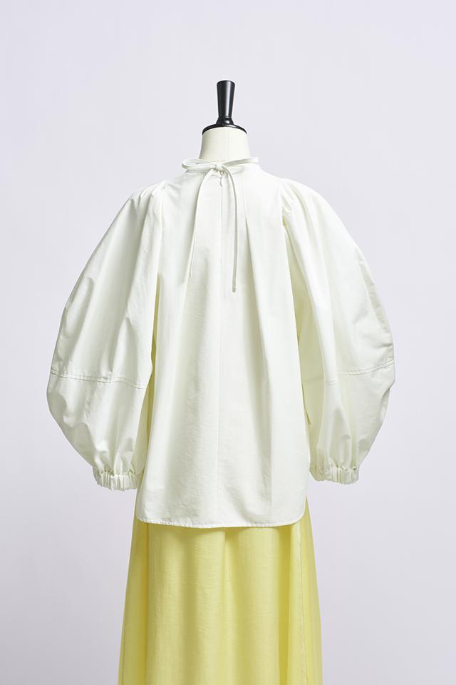 yori(ヨリ)の「ビッグパフスリーブブラウス【2021AW】9月中旬発売予定