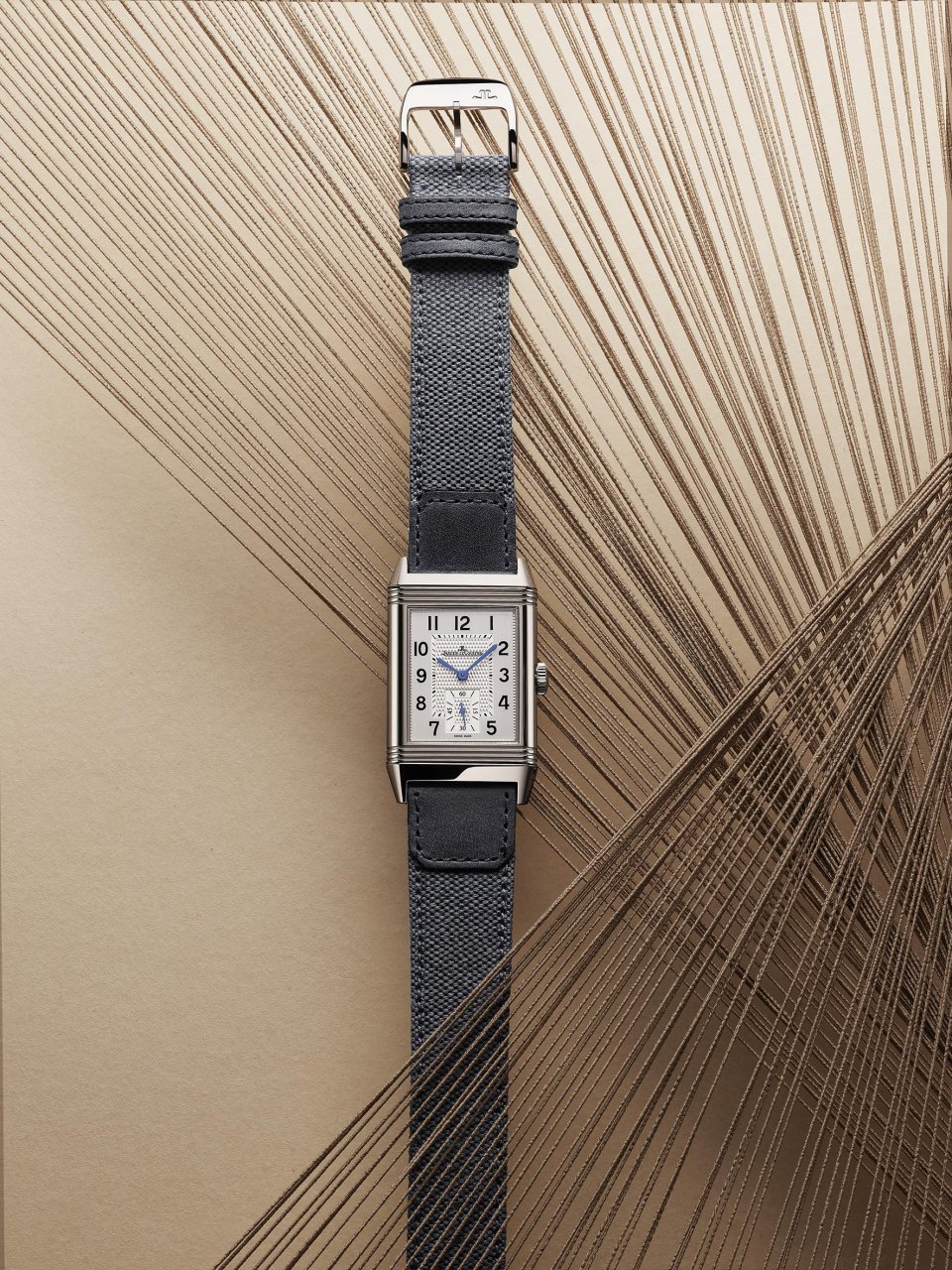 ジャガー・ルクルトが「レベルソ」に新しいサマーストラップ 4色を導入