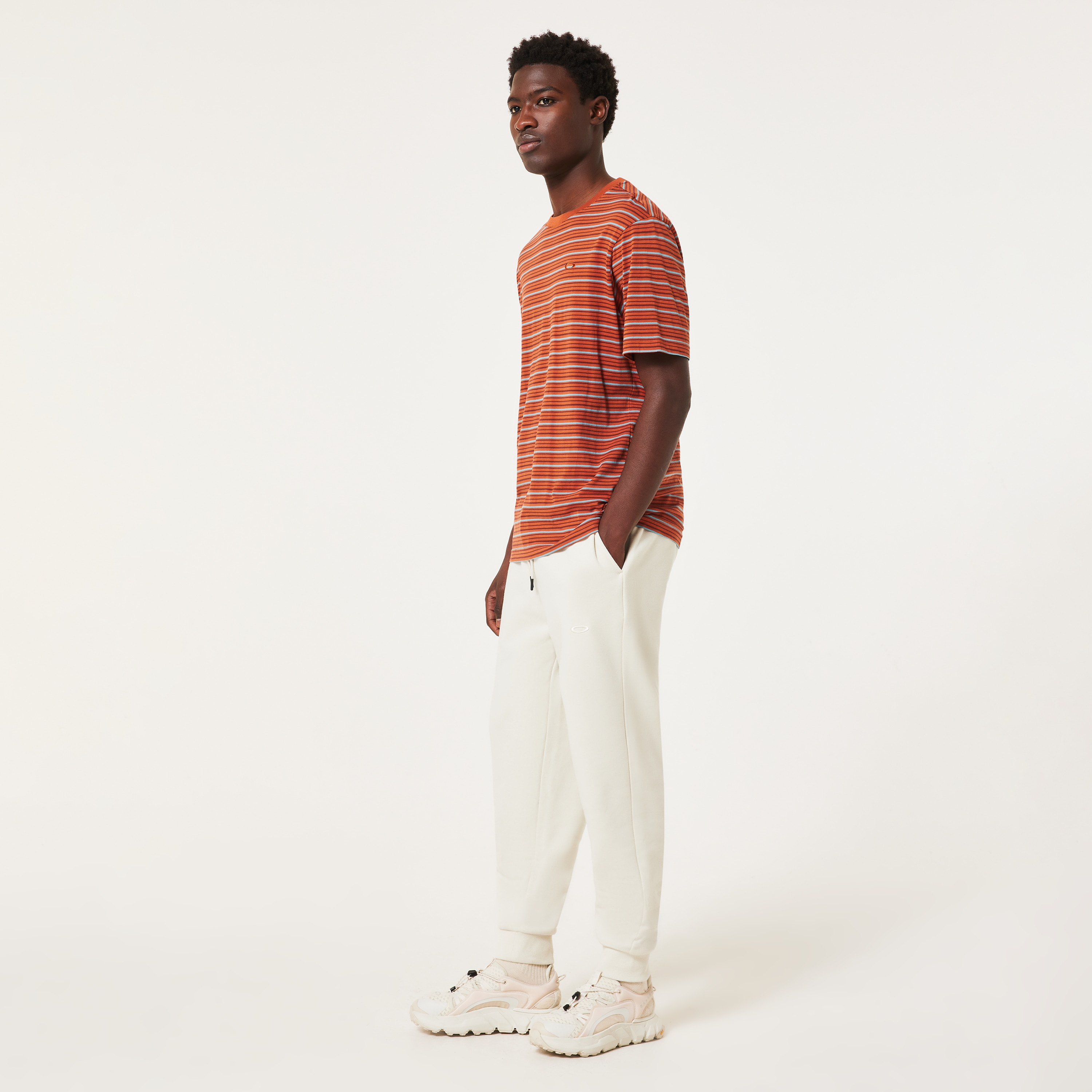 FOA404843__68S_omqt1.png?