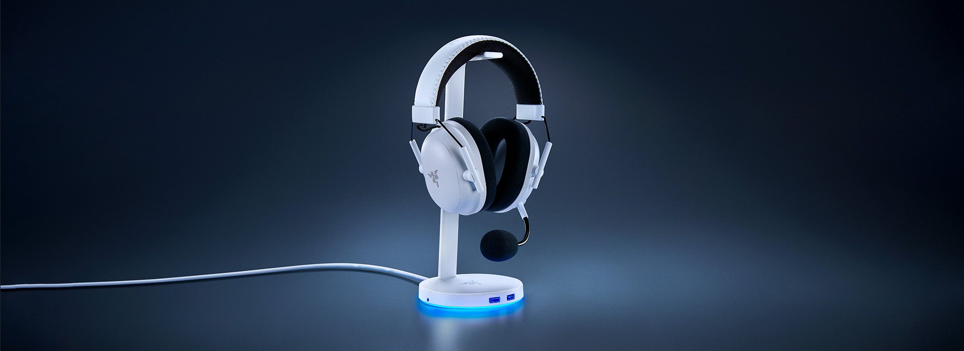 Headset Stand USB Hub - Razer Base Station V2 Chroma | Razer