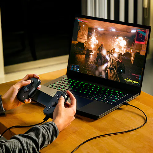 iPhone / Android 用ユニバーサルゲーミングコントローラー – Razer