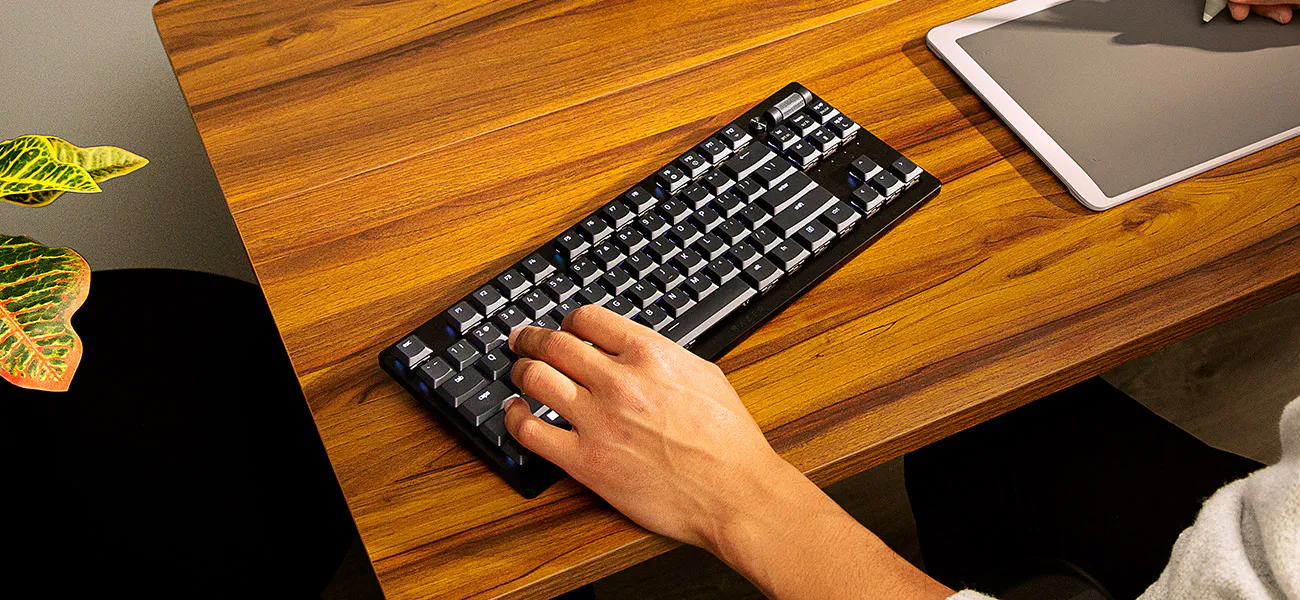 Ultra-Slim Wireless Tenkeyless Keyboard - Razer DeathStalker V2