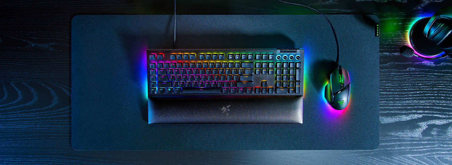 メカニカルゲーミングキーボード - Razer BlackWidow V4 (RGB