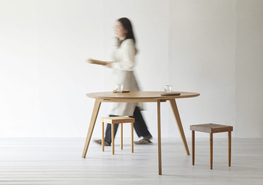 3本脚の丸テーブル|HOUSAI|藤原・室 建築設計事務所|建築家|大阪