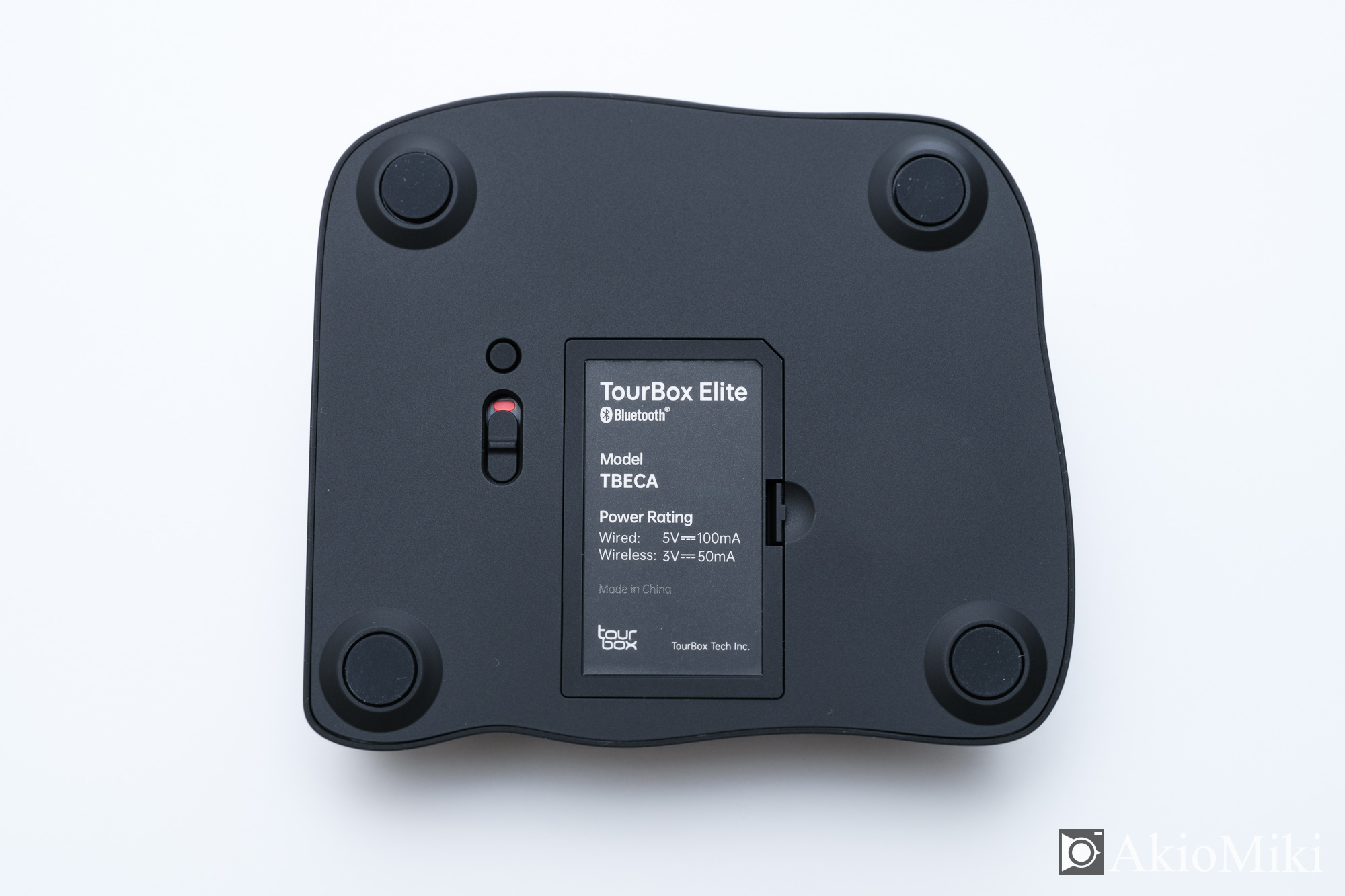 6ヶ月間のレビュー】TourBox Eliteを徹底解説！外観から初期設定も紹介