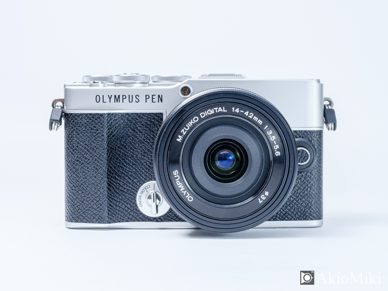 操作をスマホ感覚でできるおしゃれカメラ「OLYMPUS PEN E-P7」を