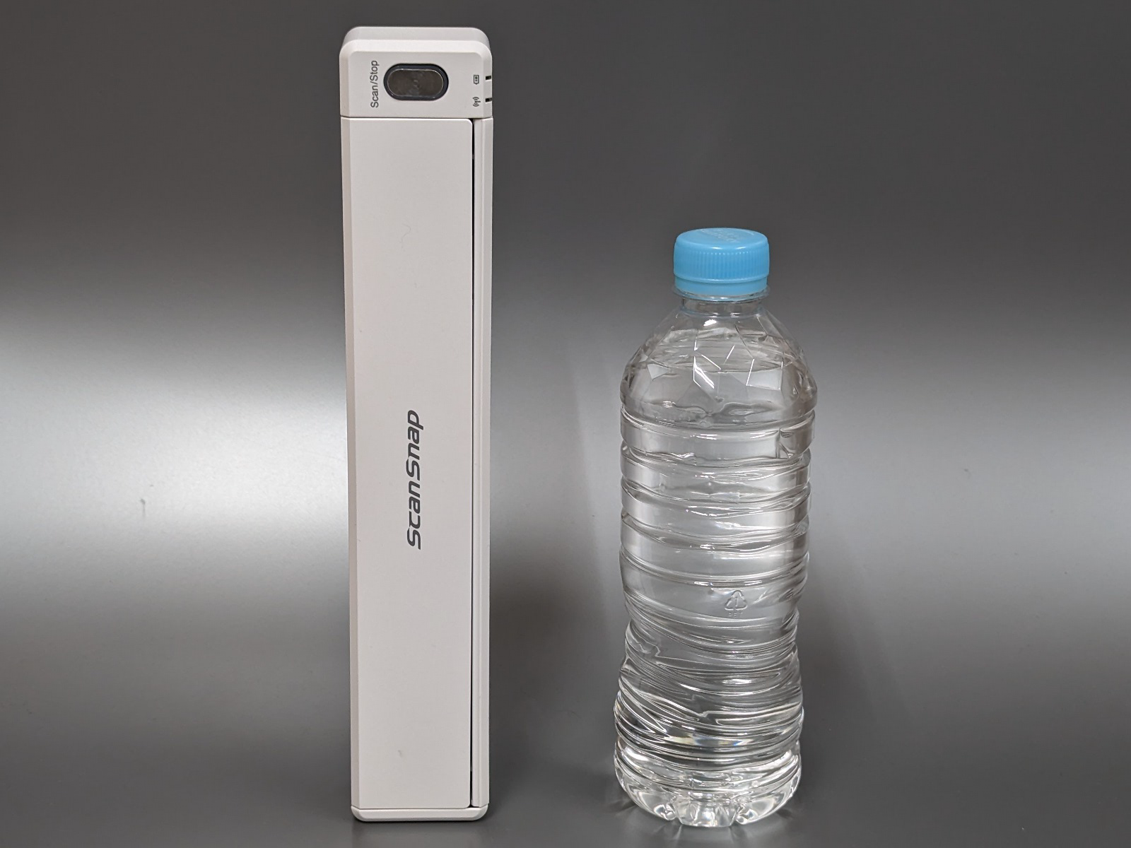 ド定番のスティック型ドキュメントスキャナ、PFU「ScanSnap iX100」の