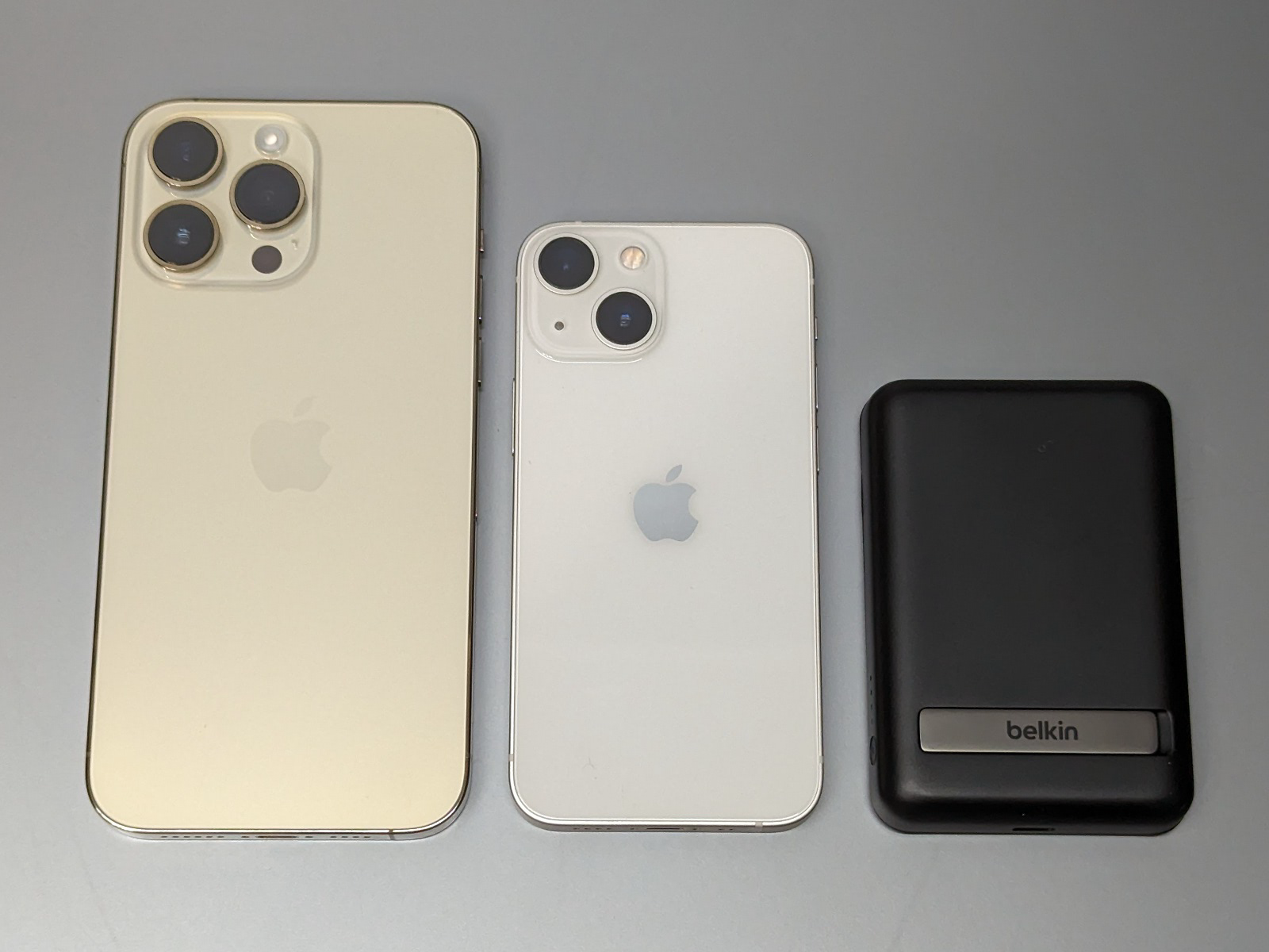 MagSafeでiPhoneの背面に吸着するベルキンモバイルバッテリー