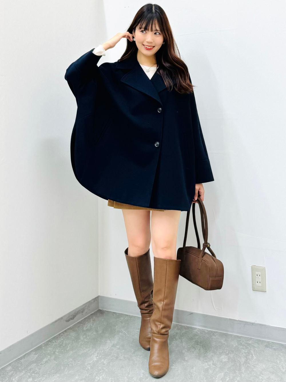 コージーメルトンケープコートZ+E、ソフトシアークルーネックT(長袖