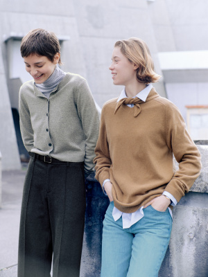 ユニクロ公式 | カシミヤリラックスVネックセータースカーフつき