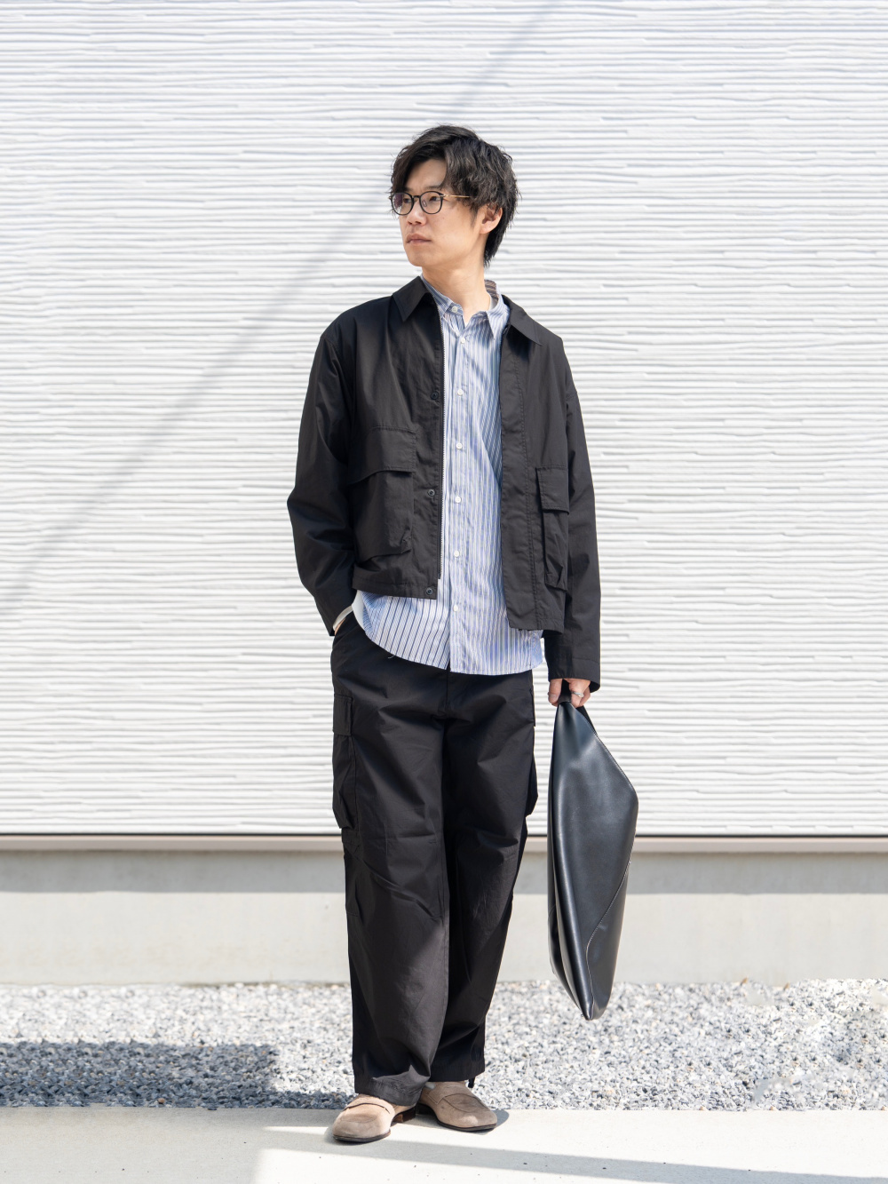 コットンショートブルゾン、ワイドフィットカーゴパンツ」の着用