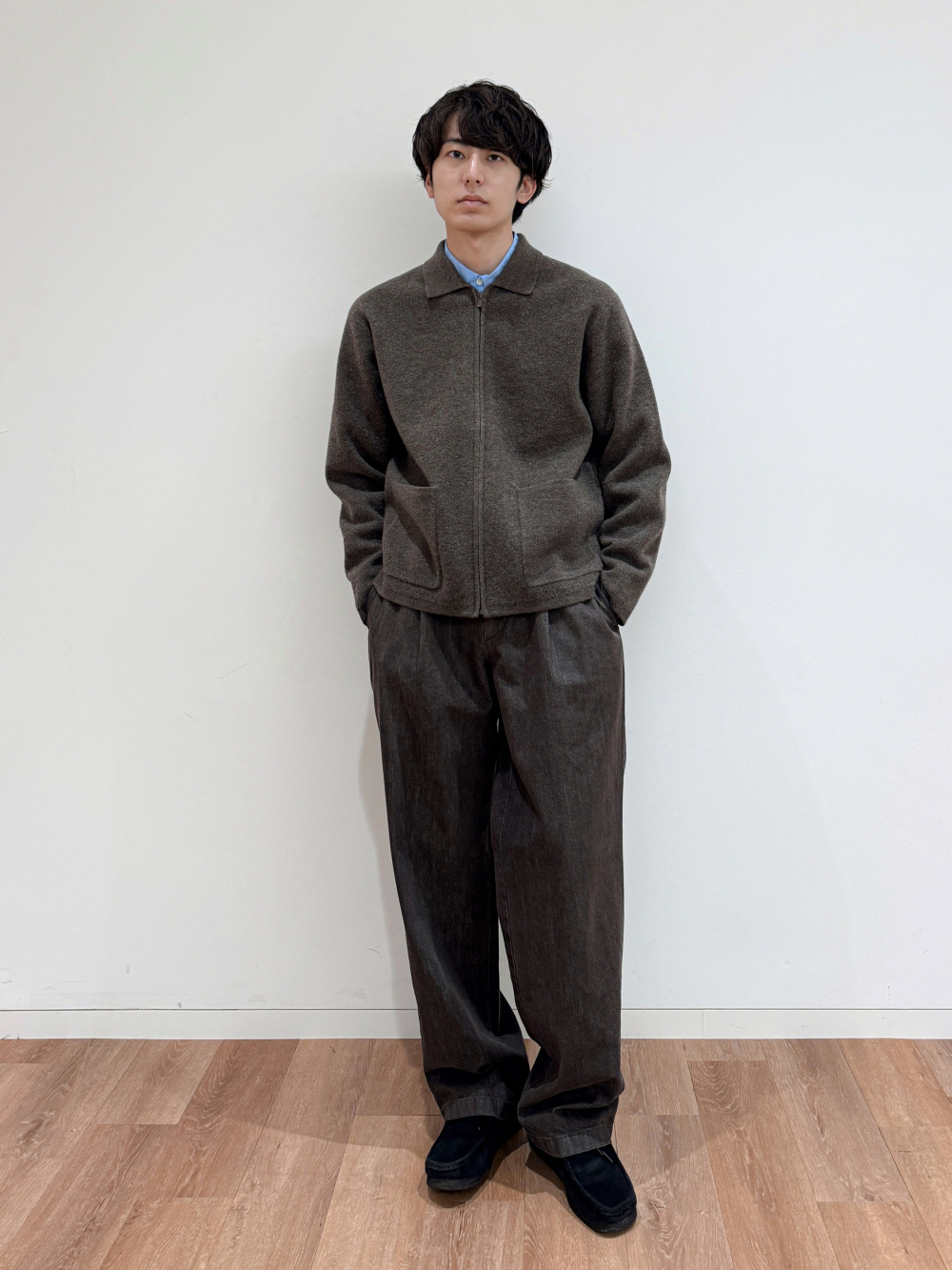 ニットフルジップジャケット、ブロードオーバーサイズシャツ」の着用