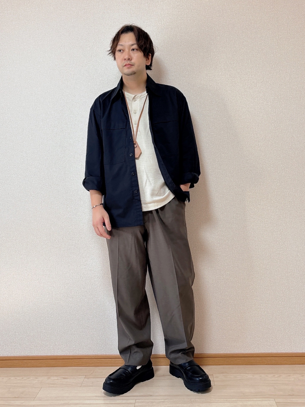 感動ジャケット、感動タックパンツ」の着用コーディネート| ユニクロ公式