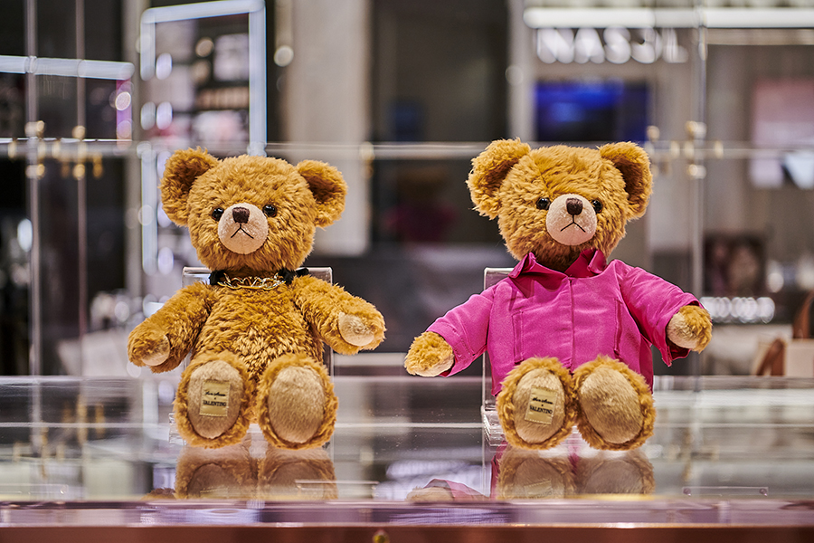 ヴァレンティノ」がポップアップ「ロックスタッズペット&スタディベア