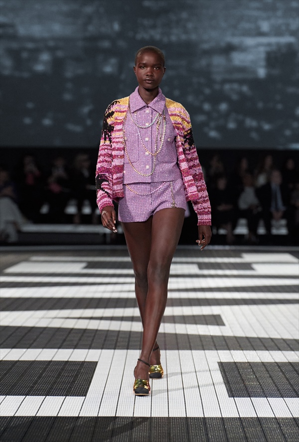 シャネル」が2024 クルーズ コレクションをL Aで発表 溢れるスポーツ