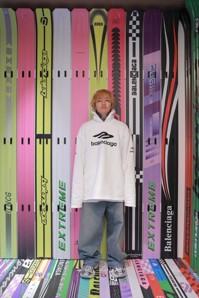 バレンシアガ」が初となるスキーウェアコレクションを発売 伊勢丹新宿