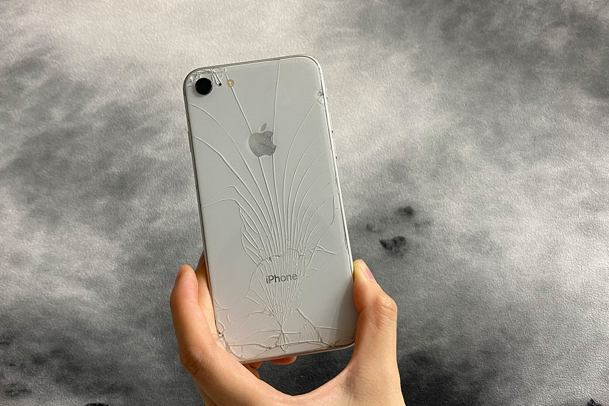 iPhone 8 液晶背面ガラス割れバキバキ修理交換 | APPLEMAC三宮元町駅前