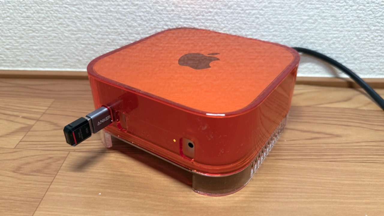 Mac miniを傷やホコリから保護するiMac G3風ケースとエアフィルター