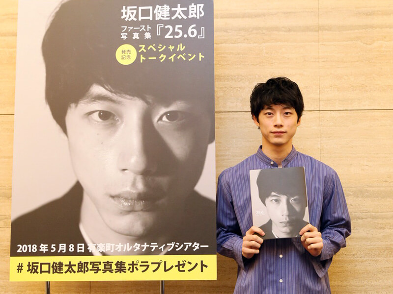 坂口健太郎になりきったら（？）サイン入りポラをプレゼント！ メンズ