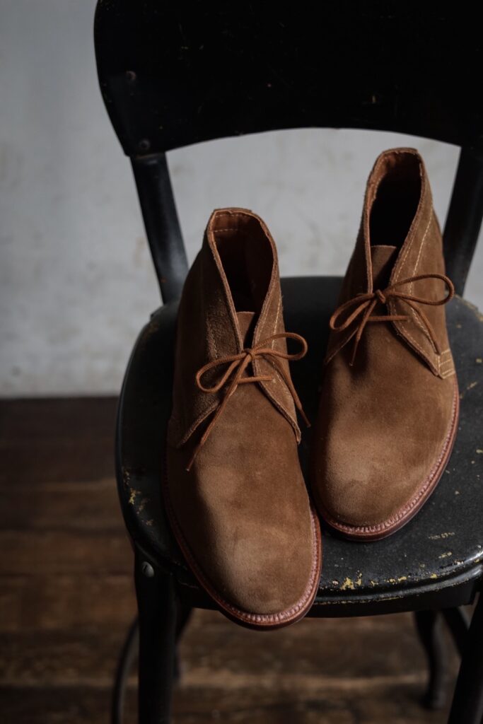 ブリティッシュアメリカンな靴” Alden UNLINED CHUKKA SNUFF SUEDE