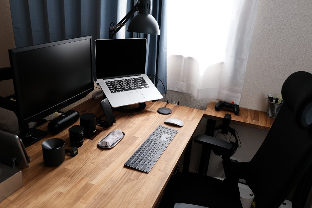 IKEA OLOV（オーロヴ）を使用してデスクをDIYしたら初心者でも簡単に