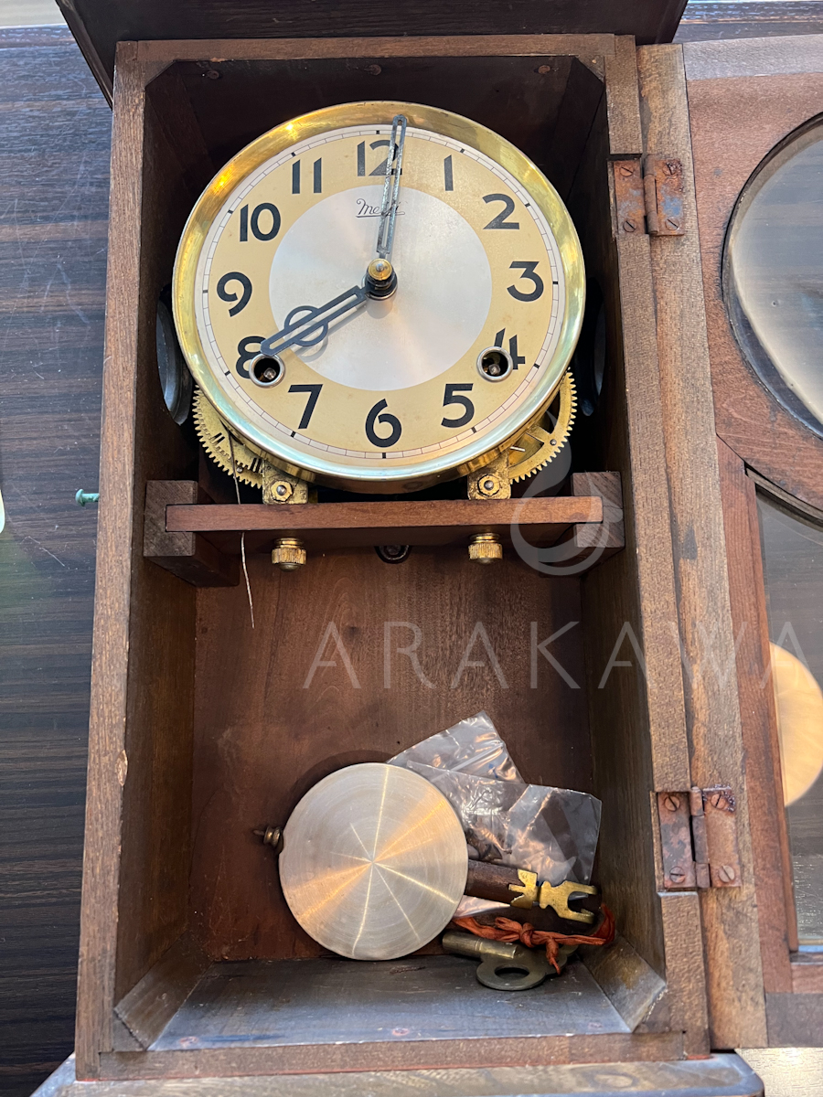 え！？この時計まだ動くの？超ド級に古いMeijiのゼンマイ式掛け時計を